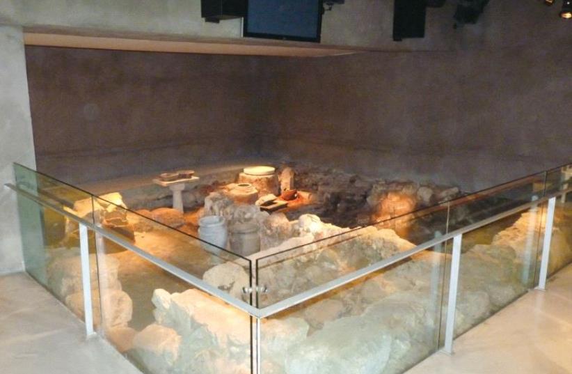 A view of the excavated house at the Burnt House Museum (photo credit: Wikimedia Commons)