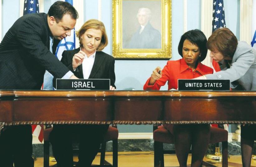 THEN-FOREIGN MINISTER Tzipi Livni and US Secretary of State Condoleezza Rice sign the MOU that ended Operation Cast Lead in 2009. (photo credit: REUTERS)