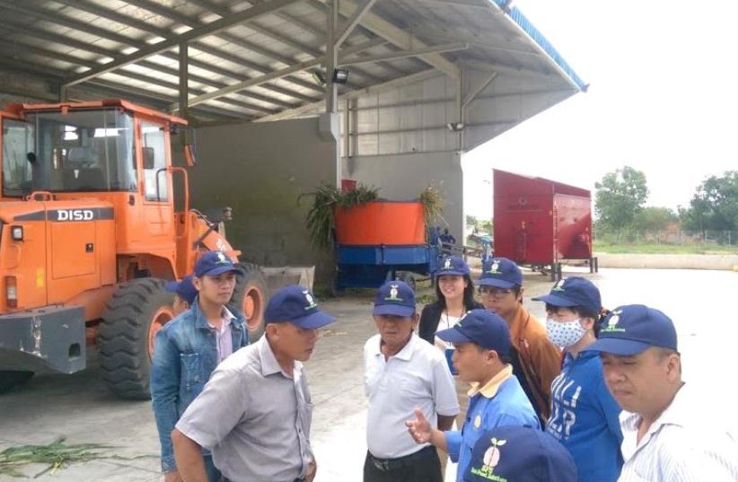Seminar participants at the Smart Feed Solutions plant in the Long An province, outside Ho Chi Minh City (photo credit: SMART FEED SOLUTIONS)
