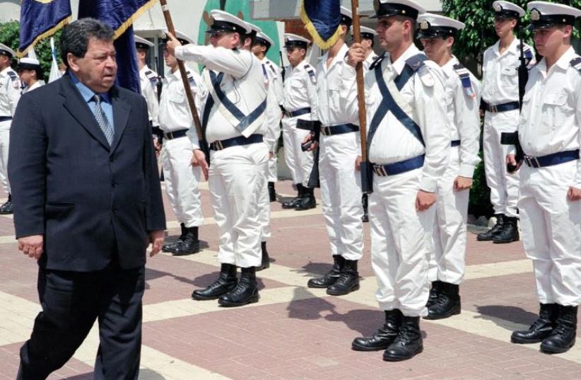 Former defense minister Binyamin Ben-Eliezer visits a Navy base.  (photo credit: ASSAF RAVITZ)
