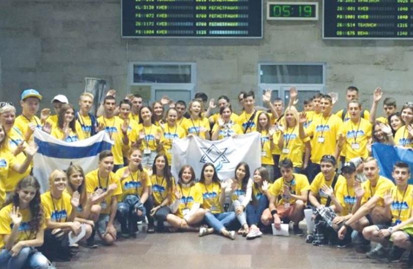 TEENS FROM Ukraine pose for a group photo before their departure from Dnipropetrovsk to participate in the Na’aleh high school program in Israel. (photo credit: JEWISH AGENCY)