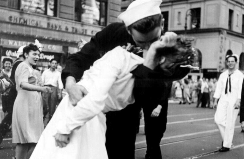 The iconic Times Square kiss in New York on the day World War II ended (photo credit: Wikimedia Commons)