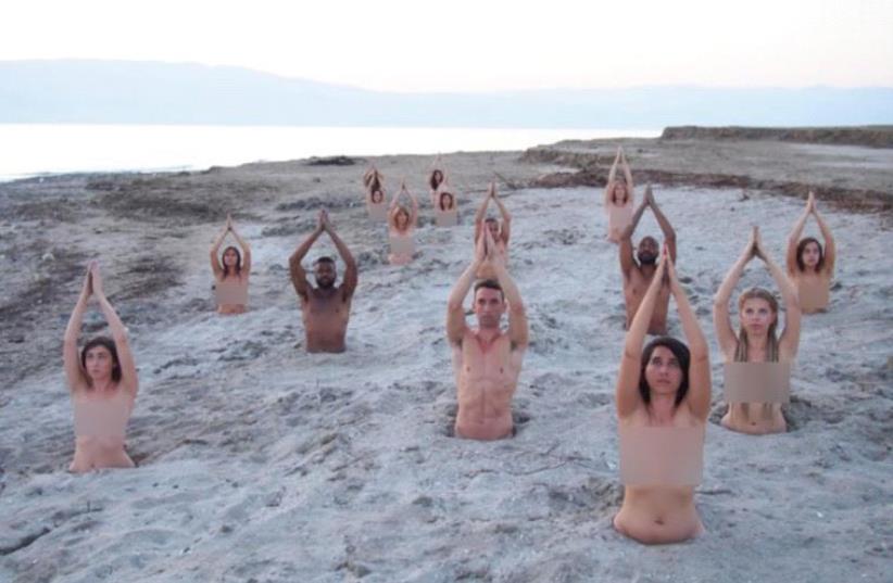 US artist Spencer Tunick's new Dead Sea installation (photo credit: SPENCER TUNICK)