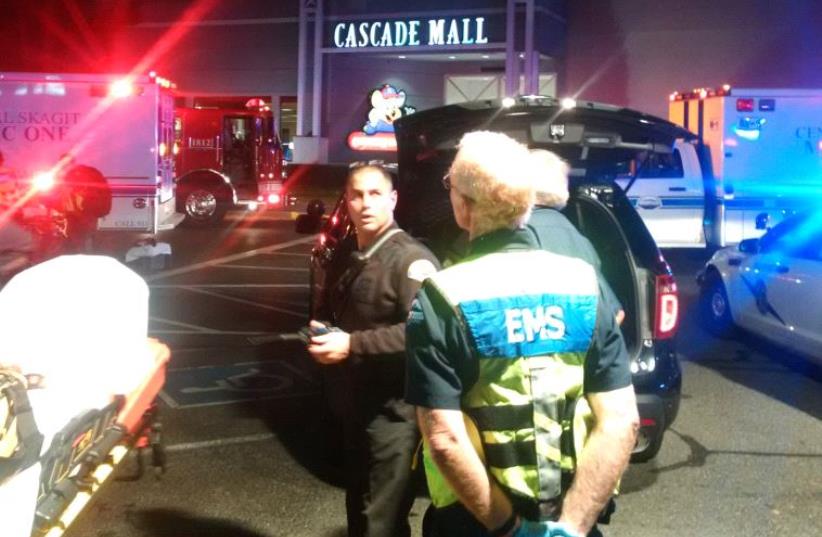 Medics wait to gain access to the Cascade Mall after four people were shot dead in Burlington, Washington, U.S. September 24, 2016. (photo credit: REUTERS/ SGT MARK FRANCIS/WASHINGTON STATE PATROL)