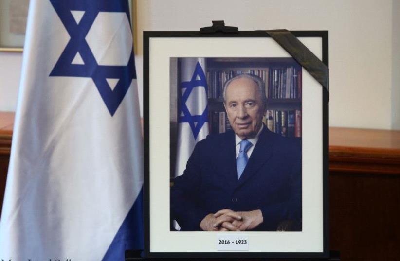 A framed photograph comemmorating former president Shimon Peres, who died on September 28, 2016 (photo credit: MARC ISRAEL SELLEM/THE JERUSALEM POST)