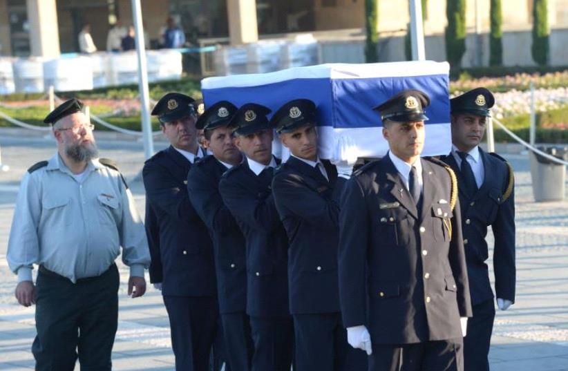 Peres coffin at the Knesset (photo credit: AMOS BEN GERSHOM, GPO)