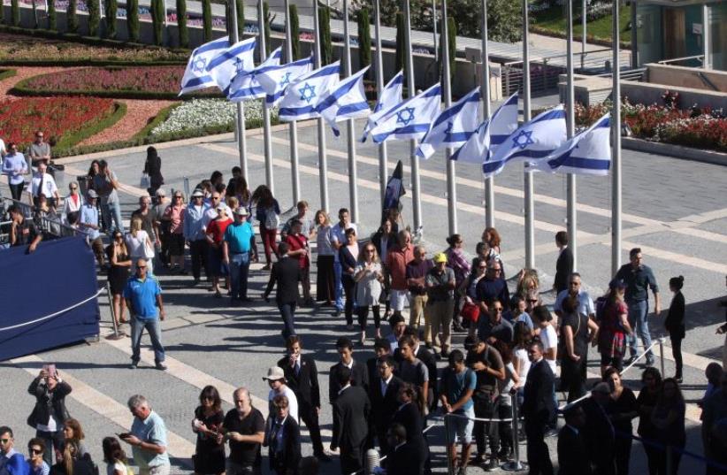 Public pays last respects to Peres at Knesset memorial (photo credit: MARC ISRAEL SELLEM)