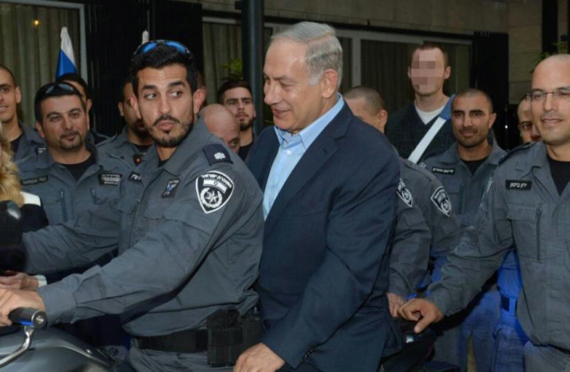 PM Netanyahu with Police special patrol unit officers (photo credit: PRIME MINISTER'S OFFICE)