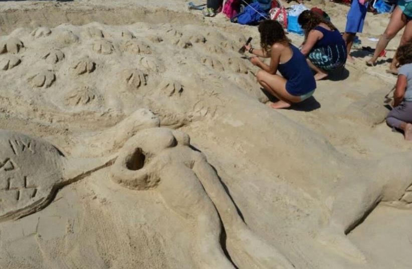 Beit yannay sand sculpting contest, held for the 20th year (photo credit: AMIT LEVKOV/ISRAEL NATURE AND PARKS AUTHORITY)