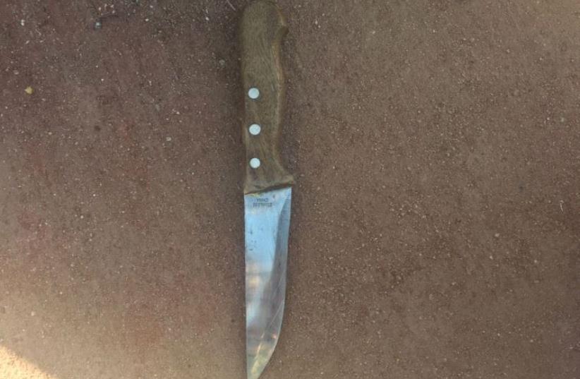 Knife from attempted stabbing attack at the Ofra Junction in the West Bank, November 3, 2016 (photo credit: IDF SPOKESMAN’S UNIT)