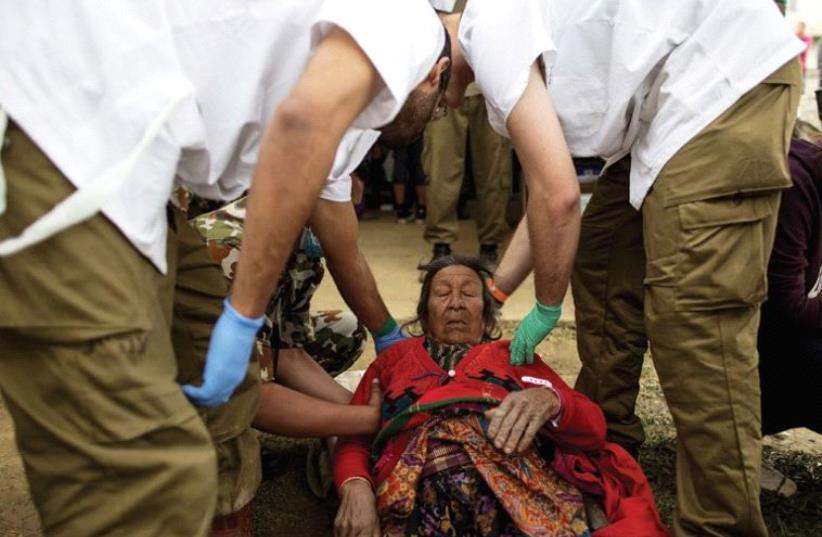 DOCTORS HELP an injured resident at the IDF field hospital in Kathmandu in 2015. (photo credit: REUTERS)