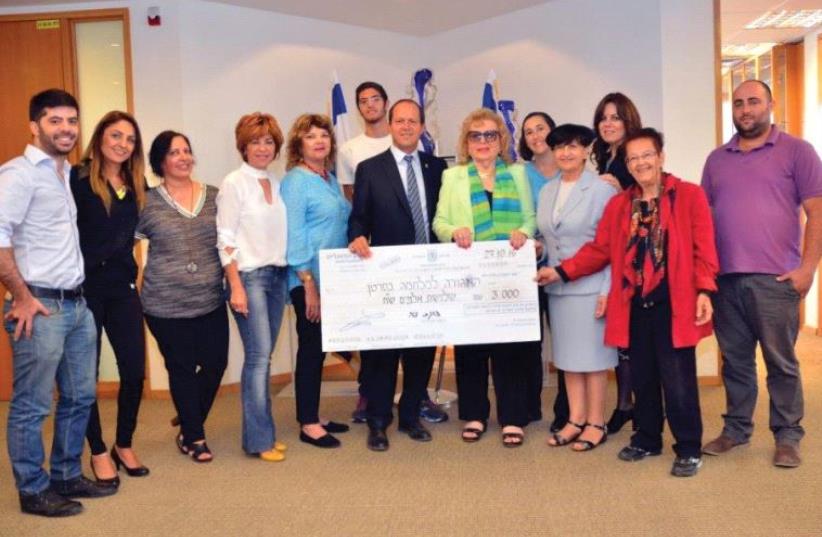 Mayor Nir Barkat with staff and volunteers of the Israel Cancer Association’s Jerusalem branch (photo credit: Courtesy)
