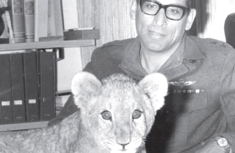 Rehavam ‘Gandhi‘ Ze’evi frequently entertained dignitaries and celebrities at the IDF’s headquarters in Jerusalem, where he kept a pet lioness (photo credit: JERUSALEM POST ARCHIVE)