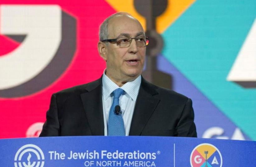 Chemi Peres, son of the late Ninth President Shimon Peres, speaks at the GA – the annual Jewish Federations of North America convention. (photo credit: RON SACHS/CNP PHOTO)