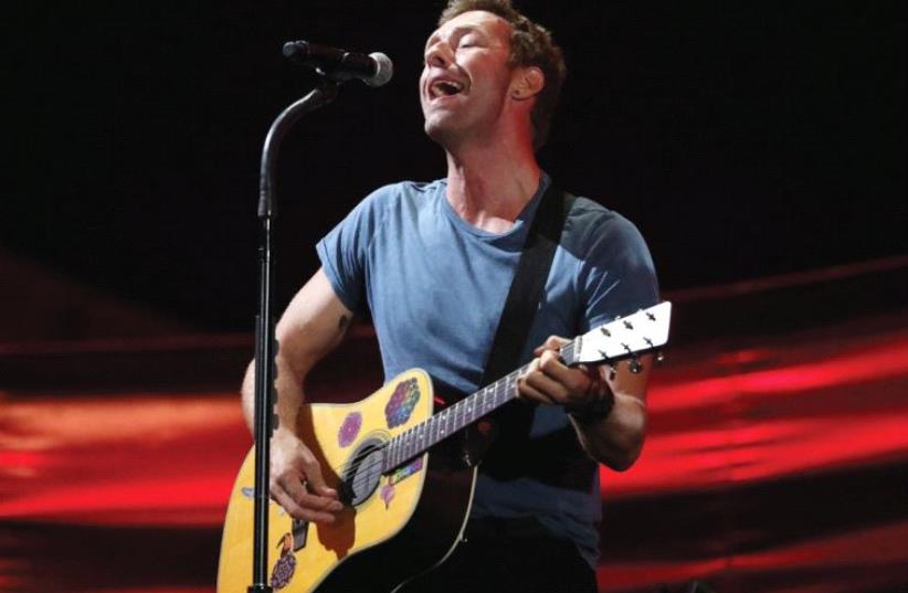 CHRIS MARTIN performs at the Global Citizen Festival at Central Park in Manhattan, New York. (photo credit: ANDREW KELLY / REUTERS)