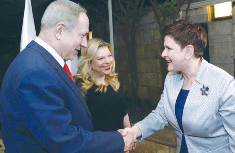 PRIME MINISTER Benjamin Netanyahu and his wife, Sara, greet Polish Prime Minister Beata Szydlo, who had dinner with them at their residence in Jerusalem on Monday night. (photo credit: GPO)