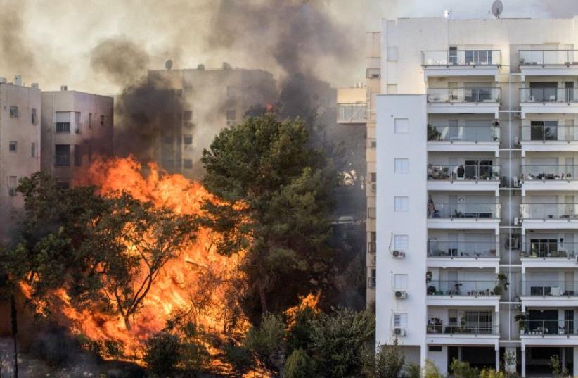 Fires rage across Israel (photo credit: JACK GUEZ / AFP)