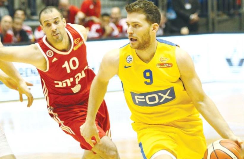 Maccabi Tel Aviv guard Gal Mekel is hoping to return to the team’s rotation when it visits Brose Bamberg in Euroleague action tonight, averaging just over six minutes per game to date, while scoring a total of four points. (photo credit: ADI AVISHAI)