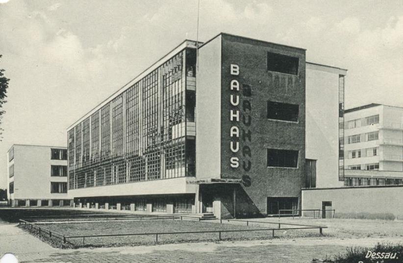 The mural workshop, Bauhaus Dessau, 1926 (photo credit: BAUHAUS-UNIVERSITÄT WEIMAR/ARCHIVE DER MODERNE)