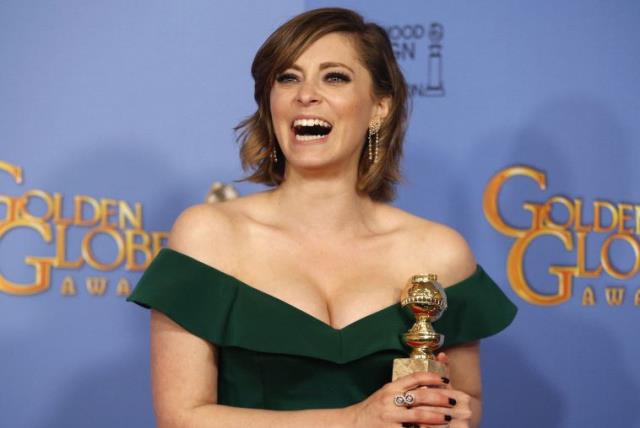 Rachel Bloom poses with her award for Best Performance by an Actress in a Television Series - Musical or Comedy for her role in "Crazy Ex-Girlfriend" backstage at the 73rd Golden Globe Awards in Beverly Hills, California January 10, 2016 (photo credit: REUTERS)