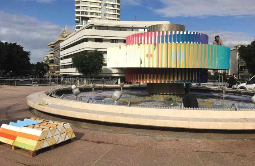 Workers have begun dismantling Dizengoff Square’s ‘Fire and Water Fountain.’ (photo credit: Lahav Harkov)
