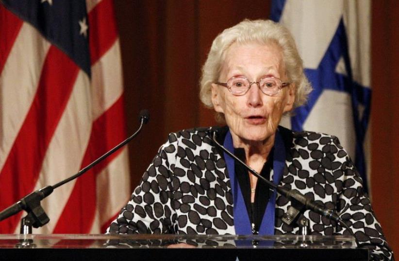 Marion Pritchard receives the Medal of Valor Award at the Simon Wiesenthal Center's Annual National Tribute Dinner at the Beverly Wilshire Hotel on May 5, 2009 in Beverly Hills, California (photo credit: KEVIN WINTER/GETTY IMAGES/AFP)