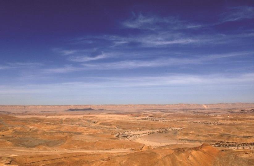 Le cratère de Ramon a patienté 200 millions d’années pour voir une activité touristique (photo credit: SETH J. FRANTZMAN)