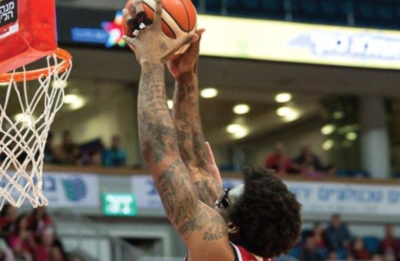 Hapoel Jerusalem center Amar’e Stoudemire goes up for a dunk during last night’s 68-56 win over Bnei Herzliya in the State Cup quarterfinals at the Jerusalem Arena. (photo credit: ADI AVISHAI)