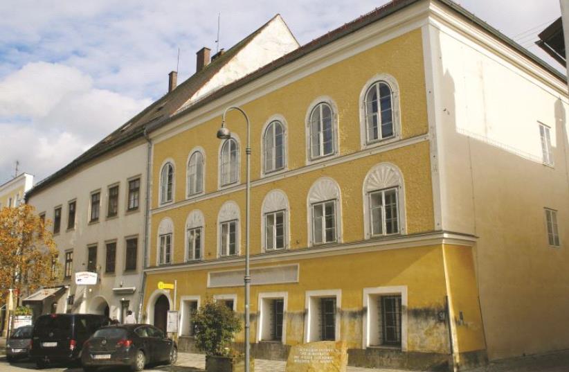 La maison natale d’Adolf Hitler à Braunau am Inn, en Autriche (photo credit: REUTERS)
