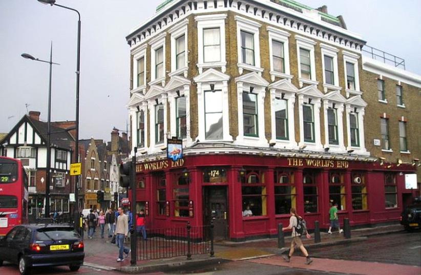 British pub (photo credit: Wikimedia Commons)