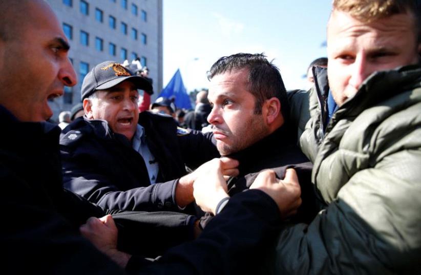 Clashes erupt outside Tel Aviv court ahead of verdict for Hebron shooter (photo credit: REUTERS)