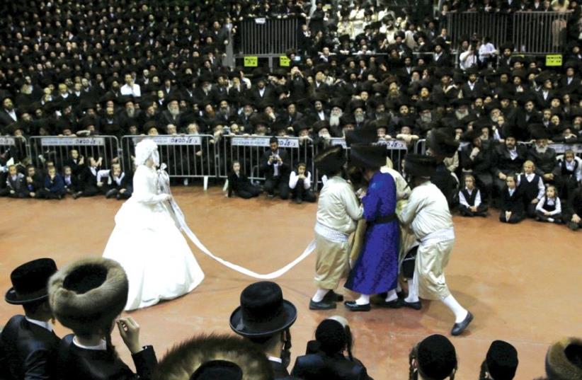 Thousands of ultra-Orthodox take part in a wedding linking two prominent Hasidic dynasties in Netanya, on March 16 (photo credit: REUTERS)