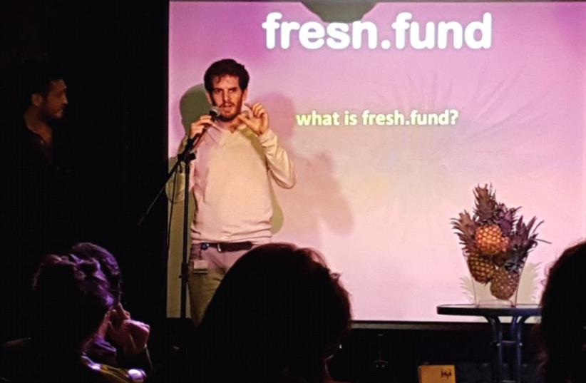 Talking to students about fresh.fund (photo credit: HIDAY GOLDSMITH)