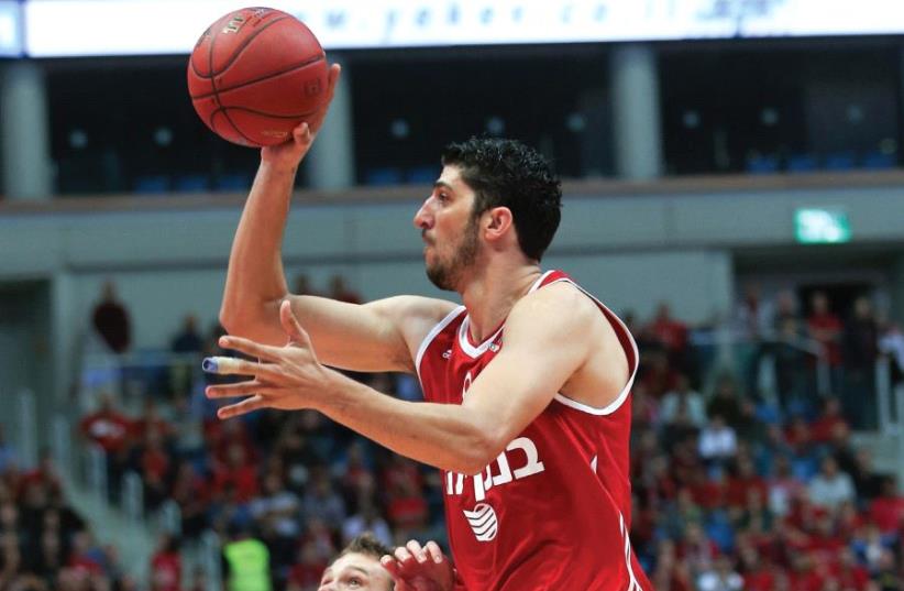 Hapoel Jerusalem forward Lior Eliyahu had 19 points and seven rebounds in last night’s 98-76 win over Nizhny Novgorod in Eurocup Top 16 action at the Jerusalem Arena (photo credit: DANNY MAROM)