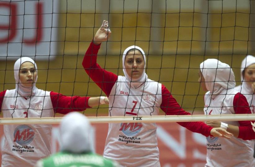 Iranian volleyball players Zeinab Giveh (L), Niloofar Rashidi (C) and Maryam Kamyabi in Tehran [File] (photo credit: REUTERS)