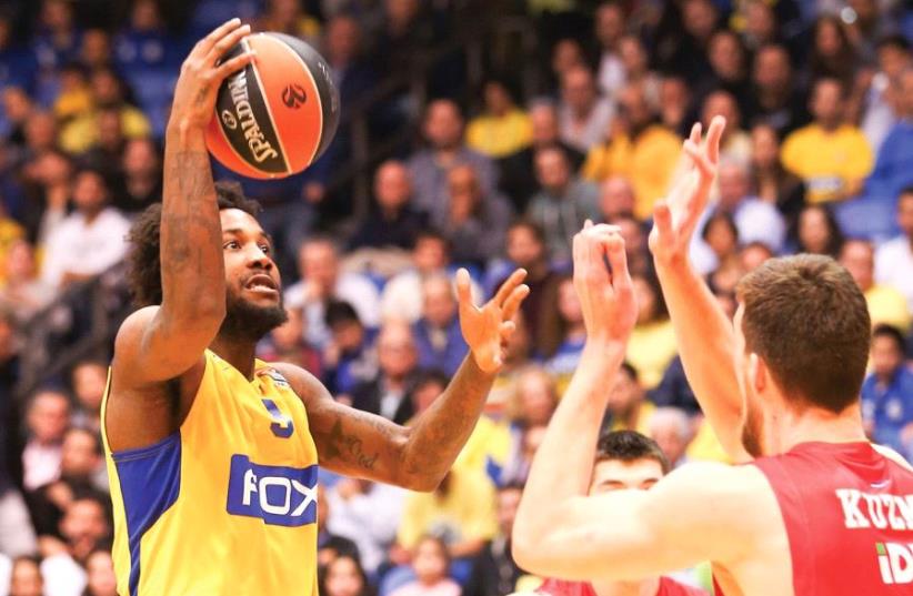 Victor Rudd (left) has been one of the lone bright spots in Maccabi Tel Aviv’s disappointing Euroleague campaign, scoring in double figures in six consecutive games entering tonight’s clash against Galatasaray in Istanbul. (photo credit: DANNY MARON)