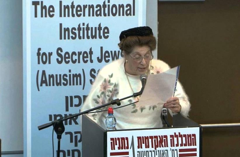 GLORIA MOUND addresses the International Institute for Secret Jews (Anusim) Studies during a January 2013 colloquium at Netanya Academic College. (photo credit: YOUTUBE)