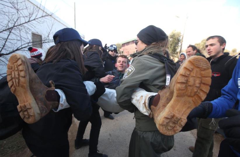 Evacuation of Amona (photo credit: MARC ISRAEL SELLEM)
