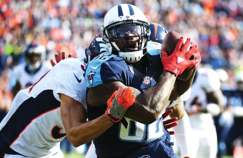 TENNESSEE TITANS tight end Delanie Walker – who had 65 receptions and seven touchdowns this past season – is among the NFL players expected to visit Israel this week, despite a number of the group members pulling out of the trip over politics (photo credit: REUTERS)
