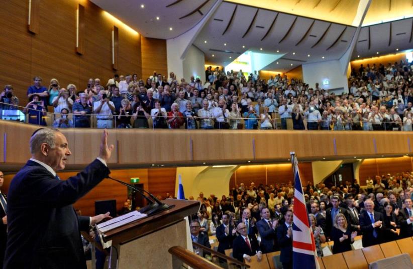 Netanyahu meets Jewish leaders in Australia (photo credit: CHAIM ZACH / GPO)