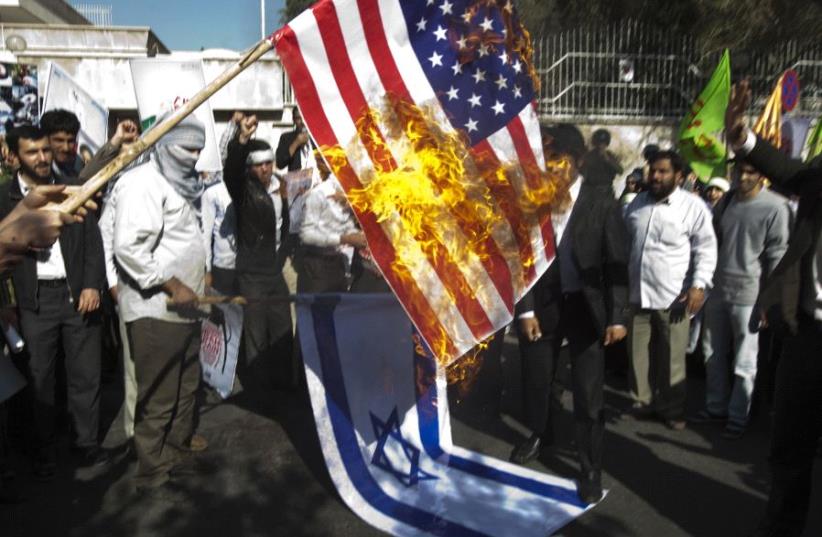Iranian students burn a US flag. (photo credit: REUTERS)