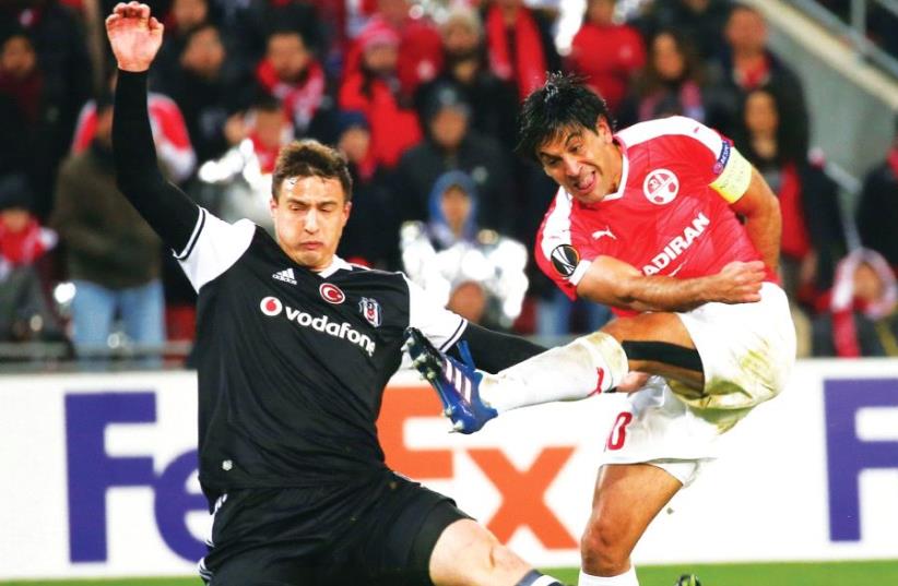 After a frustrating first leg, Elyaniv Barda (right) Hapoel Beersheba face an almost impossible mission when the team tries to overturn a 3-1 deficit in the second leg against Besiktas and Dusko Tosic in the Europa League round of 32 in Istanbul tonight.  (photo credit: DANNY MARON)