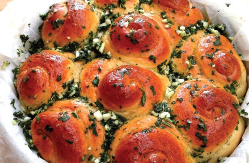 Garlic rolls with parsley and rosemary (photo credit: PASCALE PEREZ-RUBIN)