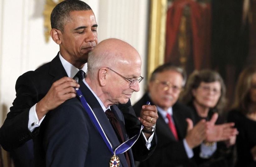 Former US president Barack Obama awards Daniel Kahneman the Presidential Medal of Freedom in 2013 at the White House (photo credit: REUTERS)