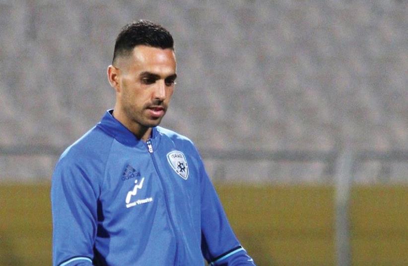 While Israel coach Elisha Levy has yet to make a final decision regarding his starting lineup for Friday’s 2018 World Cup qualifier in Spain, there is no doubt Eran Zahavi will be captaining the side yet again (photo credit: ADI AVISHAI)