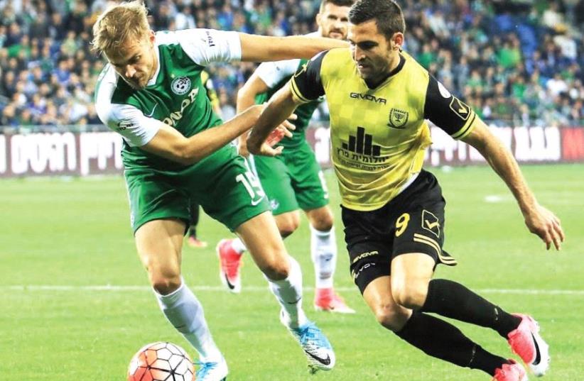 Beitar Jerusalem and Maccabi Haifa are two of the four teams battling for Europa League qualification, with Itay Shechter (right) and Beitar to host Bnei Sakhnin on Saturday, while Holmar Orn Eyjolfsson (left) and Haifa visit Maccabi Tel Aviv on Sunday (photo credit: ERAN LUF)