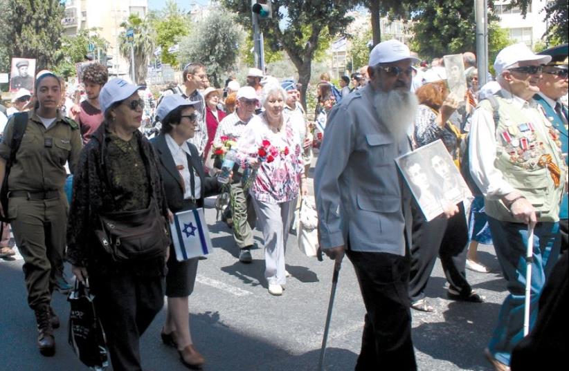 World War II veterans march down Jerusalem’s streets, together with IDF soldiers, at the Veterans’ Parade. (photo credit: RACHEL SHARANSKY DANZINGER)