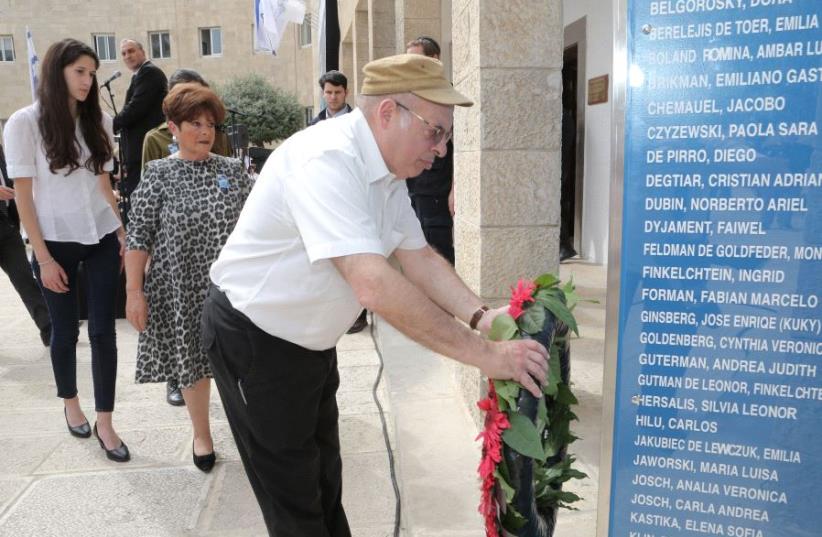 Jewish Agency Chairman Natan Sharansky lays wreath for Jewish terror victims at Memorial Day ceremony (photo credit: THE JEWISH AGENCY FOR ISRAEL)
