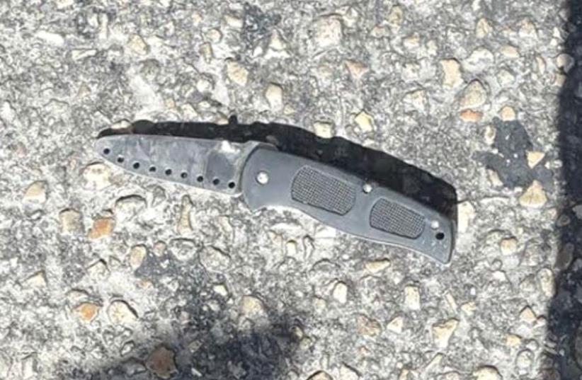 The knife allegedly used in the attempted stabbing at the Hizma checkpoint, north of Jerusalem (photo credit: POLICE SPOKESPERSON'S UNIT)