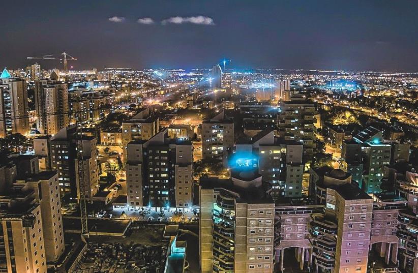  Night falls over Beersheba’s city center, which is quickly becoming a hi-tech hub for Israel (photo credit: BEERSHEBA MUNICIPALITY)
